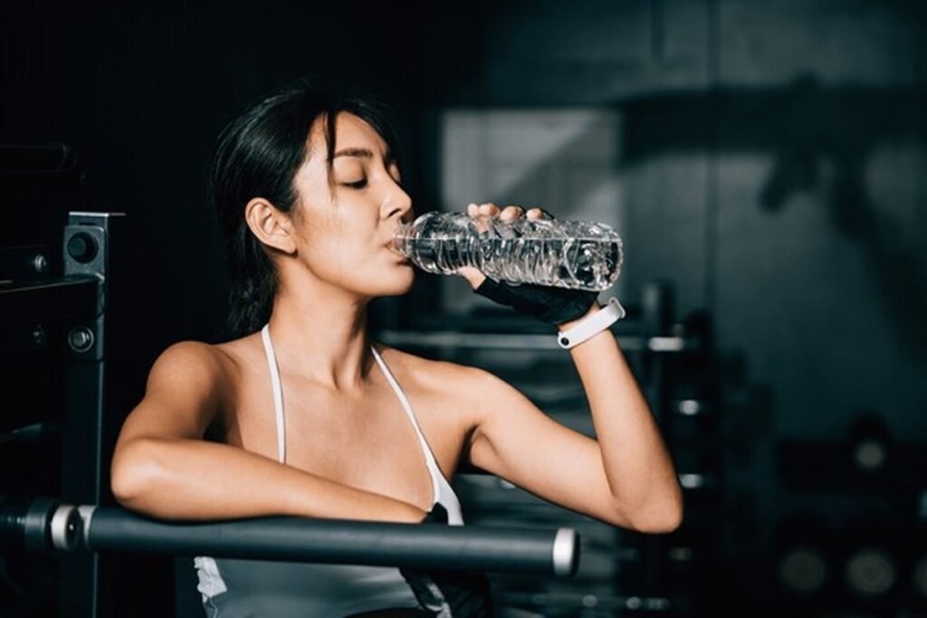 Top sports drinks and electrolyte beverages for hydration in UAE for fitness lovers